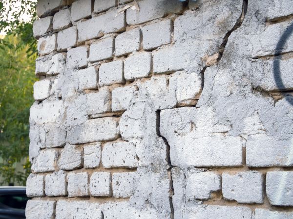 Cracked Brick Wall Repair in Mankato